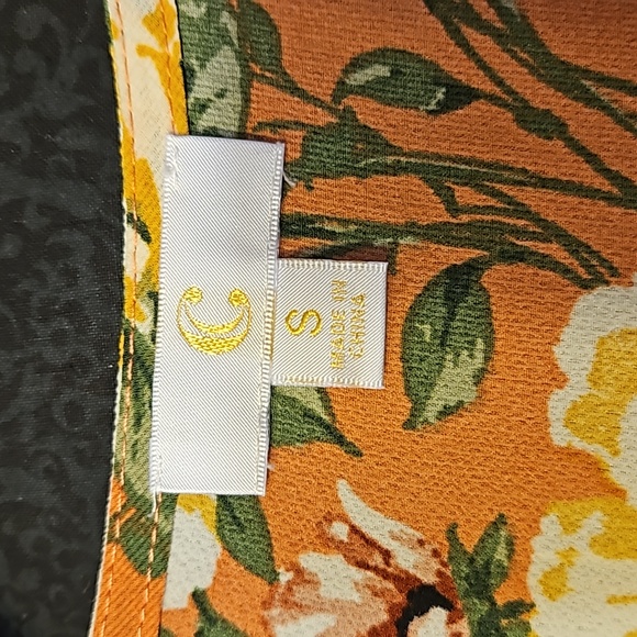 Charming Charlies Floral Wrap - Picture 6 of 7